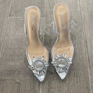 Brand new never worn size 36 gorgeous heels! A tad too small for my foot